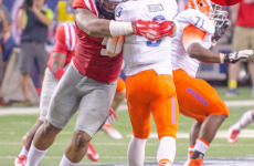 Nkemdiche-hurries-QB