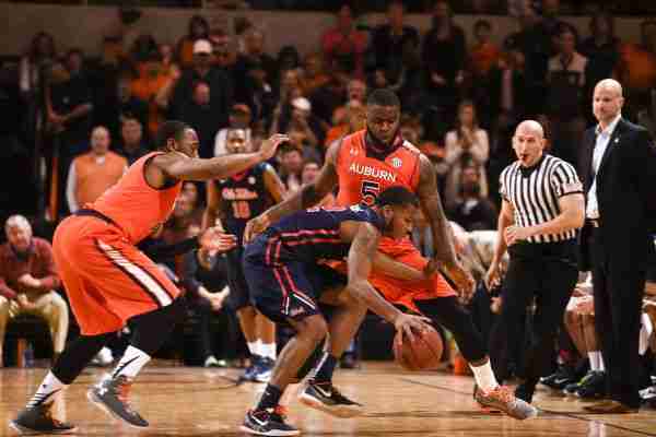 In front of rowdy crowd, Rebels down Auburn 86-79