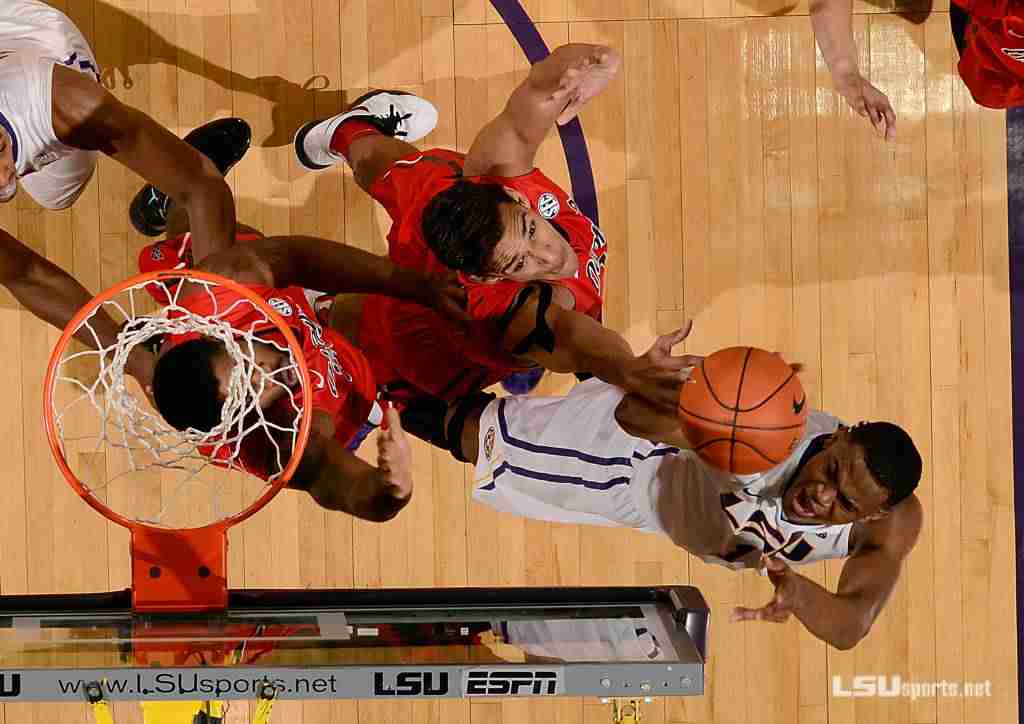 LSU Tigers sweep Ole Miss with 73-63 win