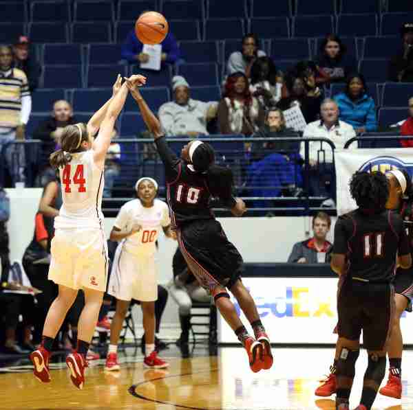 Ole Miss rallies behind Lewis’ 20, but falls short to ULL 82-78
