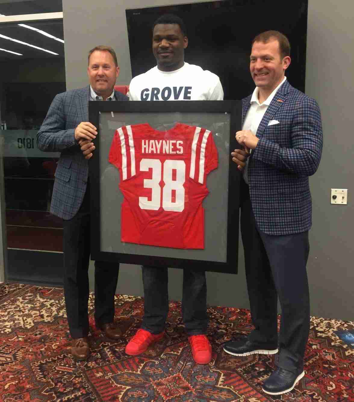 Marquis Haynes wins Chucky Mullins Courage Award