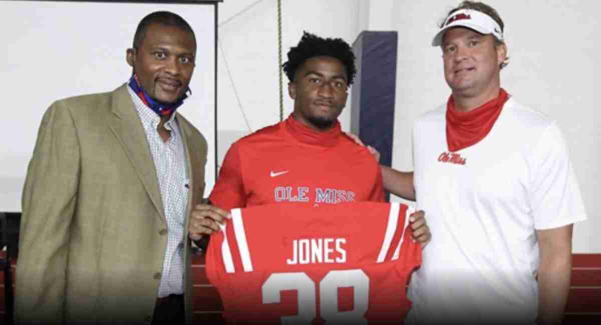 Jaylon Jones Receives 2020 Chucky Mullins Courage Award