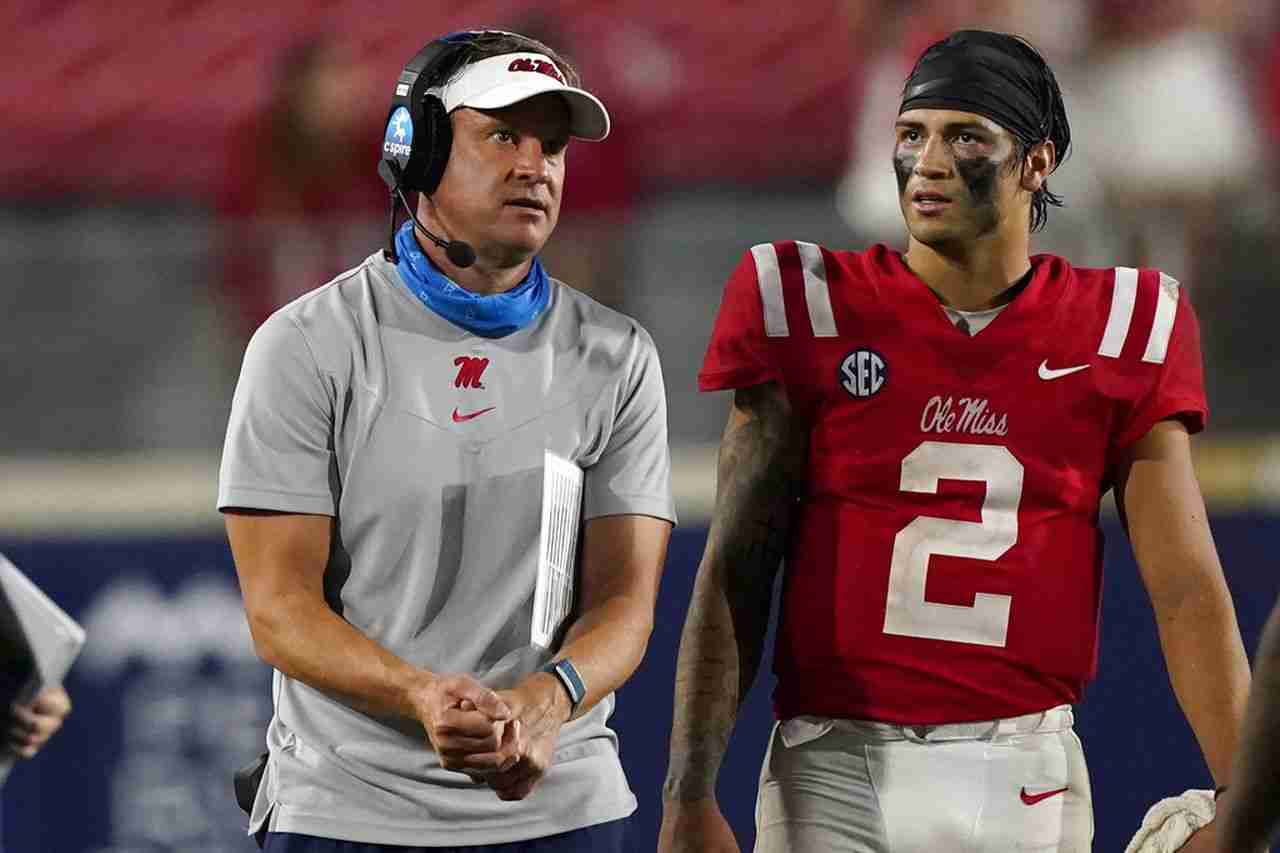 Ole Miss football puts on good show for Arch Manning in honoring Eli