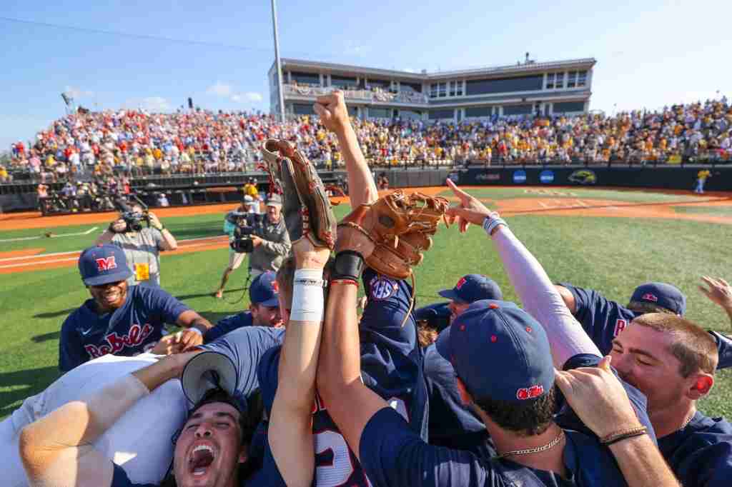 Men's College World Series 2023: Which baseball teams have advanced to  Omaha, Super Regional winners - DraftKings Network