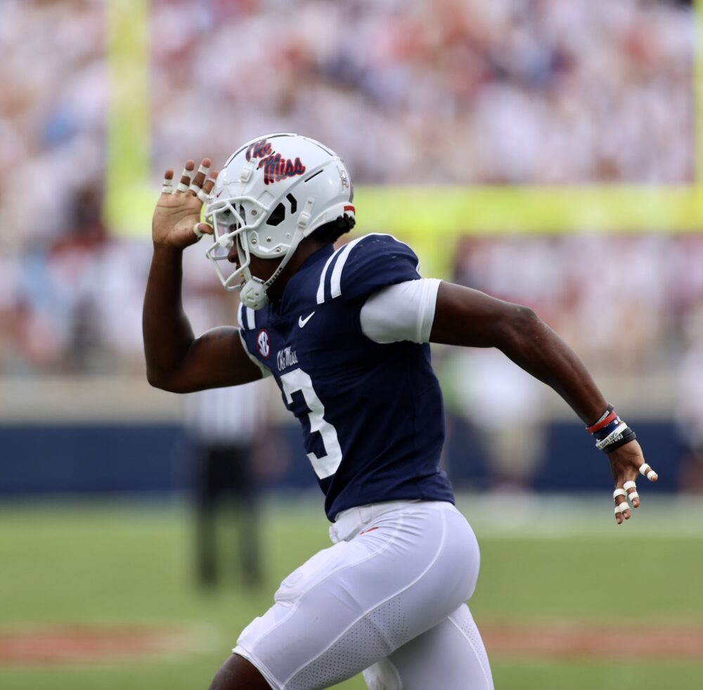 Arkansas Unveils 1964 Throwback Uniforms To Wear vs Alabama